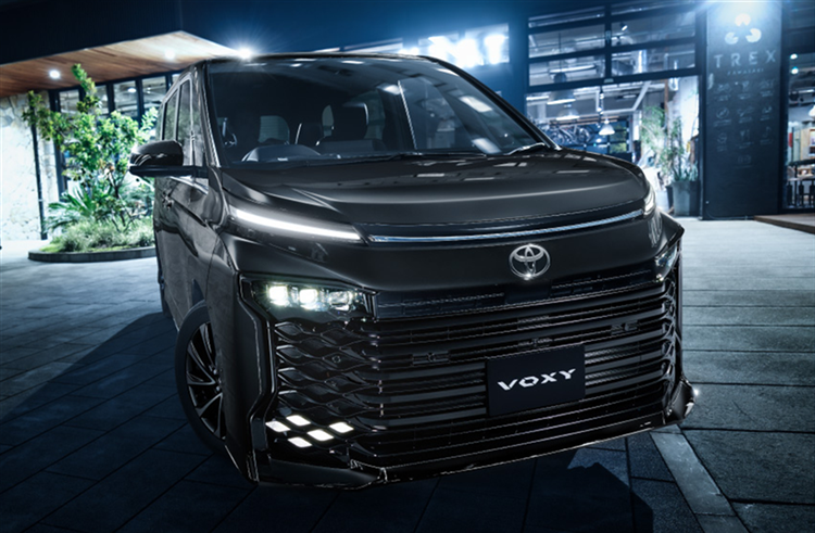 トヨタの新車ヴォクシー｜価格・納車・新着情報｜ニュートヨオート株式会社